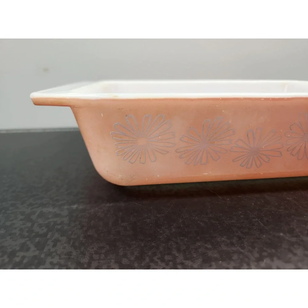 Pyrex 575-B Pink Daisy 2 Qt. Casserole Dish‎ Space Saver ~ No Lid ~ Vintage USA